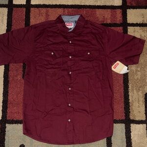 NWT Men’s Wrangler  Button Down Short Sleeve Shirt